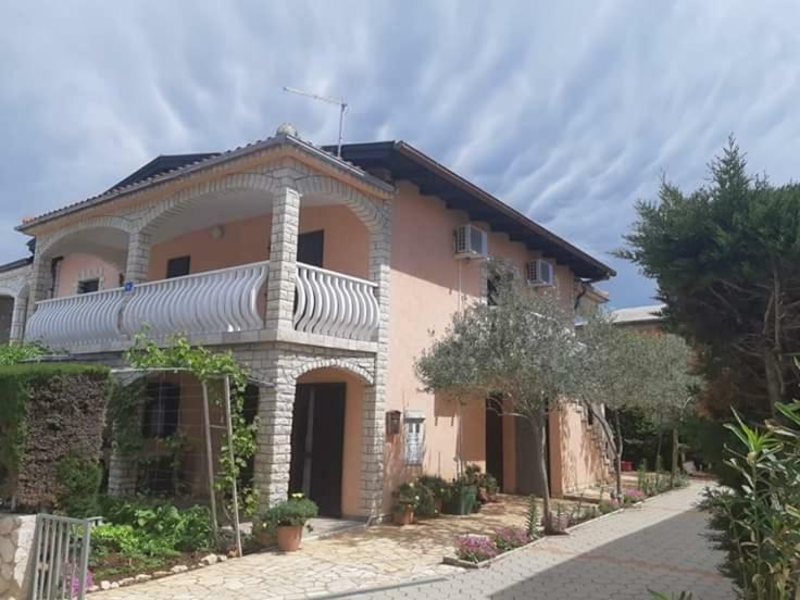 Apartmani Katica Vir Exteriér fotografie